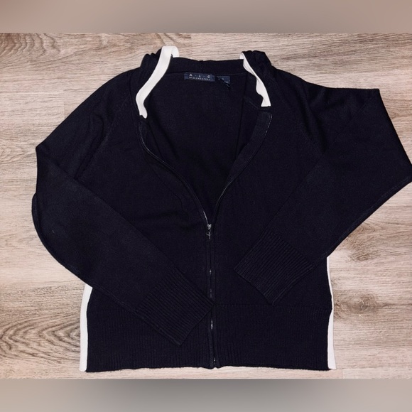 Elegant Sweater Bundle 💎 - Picture 3 of 9